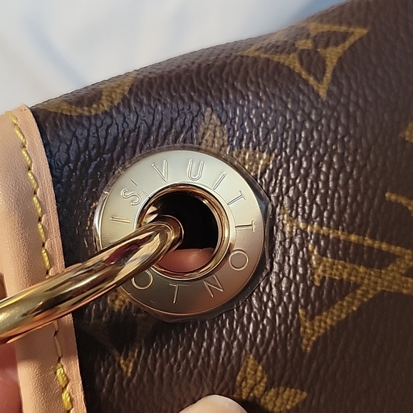 Louis Vuitton 💯 Authentic - Picture 11 of 13